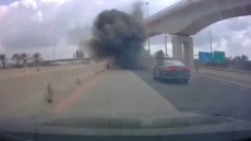 Συντρίμμια πυραύλου σκάνε σε αυτοκινητόδρομο στο Ισραήλ, μπροστά από αυτοκίνητο που δεν πρόλαβε να φρενάρει, δείτε το βίντεο