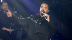 Θύμα επίθεσης ο Ηλίας Βρεττός ενώ τραγουδούσε στην Κύπρο: Τον χτύπησε θαμώνας, ήταν σοκαριστικό, λέει συνάδελφός του