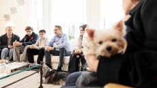 «Δημιουργήσαμε προηγούμενο» είπε ο Μητσοτάκης στους Έλληνες που επαναπατρίστηκαν από την Μέση Ανατολή με τα κατοικίδιά τους