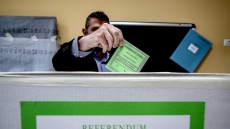 Στις κάλπες για δημοψήφισμα σήμερα οι Ιταλοί: Ψηφίζουν αν θα εγκρίνουν ή όχι μια μεγάλη μεταρρύθμιση στην Δικαιοσύνη