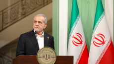 Τα Στενά του Ορμούζ είναι ανοιχτά σε όλους εκτός από εκείνους που παραβιάζουν το έδαφός μας, λέει ο Ιρανός πρόεδρος