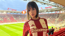 Με τη φανέλα του Ολυμπιακού στο Καραϊσκάκη η Μαριγκόνα, φωτογραφίες