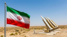 Ο στρατός του Ιράν απορρίπτει τον ισχυρισμό του Τραμπ για διαπραγματεύσεις, οι Φρουροί της Επανάστασης κλιμακώνουν τις επιθέσεις
