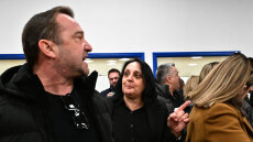 Δίκη για Τέμπη: «Θα σε σκίσω με τα χέρια μου» φώναξαν συγγενείς των θυμάτων στον κατηγορούμενο πρώην πρόεδρο του ΟΣΕ, δείτε βίντεο