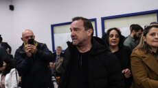 Δίκη για τα Τέμπη: «Αθάνατες» φώναξε ο Νίκος Πλακιάς όταν ακούστηκαν τα ονόματα των δίδυμων κοριτσιών του στο δικαστήριο