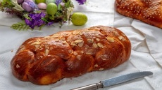 Γιατί πρέπει να βάζουμε φρέσκια μαγιά στο τσουρέκι (+2 συνταγές)