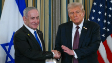 Τριγωνικές συνομιλίες στο παρασκήνιο για τον τερματισμό του πολέμου στο Ιράν - Η Τεχεράνη έχει βάλει 12 νάρκες στα Στενά του Ορμούζ, λέει το CBS
