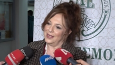 Ελένη Ράντου: Δεν έχω καλή σχέση με το να βλέπω την εικόνα μου στον φακό, βασανίζομαι πολύ