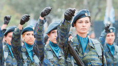 Γυναίκες πρώτη φορά στα χακί: Τριψήφιος αριθμός αιτήσεων για 12μηνη εθελοντική θητεία, δέλεαρ τα μόρια για προσλήψεις στο Δημόσιο
