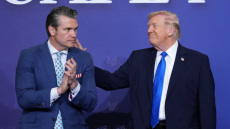 Financial Times: Χρηματομεσίτης του Χέγκσεθ πήγε να κάνει τεράστια επένδυση σε fund αμυντικής βιομηχανίας λίγο πριν τον πόλεμο με το Ιράν 