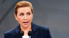 Δανία: Άνοιξαν οι κάλπες για τις βουλευτικές εκλογές, φαβορί για μια νέα θητεία η πρωθυπουργός Φρέντερικσεν 