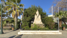 Αδιανόητο περιστατικό στην Ελευσίνα: Ακούστηκε ο ύμνος της Χούντας σε κατάθεση στεφάνων για την 25η Μαρτίου