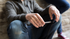 Παπαστεργίου: Νέες πλατφόρμες ελέγχου και παρεμβάσεις στα social media για την προστασία των ανηλίκων από αλκοόλ και καπνικά
