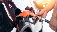 CNN: Γιατί η λήξη της σύγκρουσης στο Ιράν δεν θα ρίξει άμεσα τις τιμές των καυσίμων