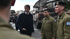 Παύλος ντε Γκρες: Βρέθηκε στη στρατιωτική παρέλαση της 25ης Μαρτίου, «έχουμε δυνατή πατρίδα, σου ανάβουν την ψυχή όσα είδα»
