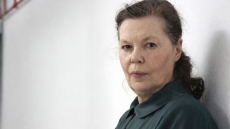 Ρούλα Πατεράκη: Αναμετριέται με τον εμβληματικό μονόλογο της Λούλας Αναγνωστάκη «Ο ουρανός κατακόκκινος»