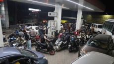 Χάος στην Ινδία υπό τον φόβο έλλειψης καυσίμων: Τεράστιες ουρές, ξύλο και αναφορές για νεκρούς σε βενζινάδικα, δείτε βίντεο