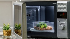 Τάπερ και φούρνος μικροκυμάτων: Πότε είναι μια σωστή και ασφαλής επιλογή