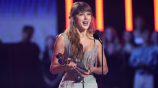 Η Τέιλορ Σουίφτ δήλωσε «χαρούμενη, γεμάτη αυτοπεποίθηση και ελεύθερη» λόγω του Τράβις Κέλσι