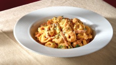 Η συνταγή της ημέρας: Τορτελίνια με ζαμπόν και τυρί, σε ροζ σάλτσα. Το μενού της εβδομάδας (30/3-5/4)