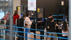 Ο Τραμπ υπόσχεται πως το προσωπικό ασφαλείας στα αεροδρόμια θα λάβει τη μισθοδοσία του 