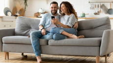 Τα ζευγάρια μοιράζονται και τα ίδια… μικρόβια – Τι σημαίνει αυτό για την υγεία
