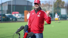 Ο Κλοπ επέστρεψε στο Άνφιλντ και αποθέωσε τον Σαλάχ: Είναι αναντικατάστατος, βίντεο