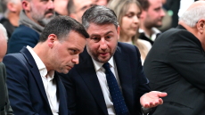 Πέφτει ο πυρετός στο ΠΑΣΟΚ , δίπλα - δίπλα κάθισαν για πολλή ώρα στο συνέδριο  Ανδρουλάκης - Δούκας, δείτε live