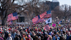 No Kings: Χιλιάδες πολίτες διαδήλωσαν στις ΗΠΑ και την Ευρώπη κατά του Τραμπ και του πολέμου στο Ιράν, βίντεο και φωτογραφίες