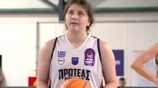 Ωραία σκηνή στον τελικό του μπάσκετ γυναικών: Η Καλτσίδου ζήτησε να γίνει φάουλ στην 17χρονη Αράπογλου ώστε να σκοράρει