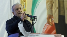 Iran International: Ο Πεζεσκιάν προειδοποιεί για κατάρρευση της οικονομίας και συγκρούεται με τους Φρουρούς της Επανάστασης για τη στρατηγική του πολέμου