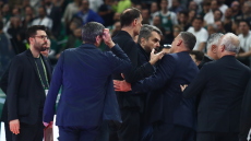 Καταγγελία Ολυμπιακού: Άνθρωπος που συνόδευε τους διαιτητές είπε  «φύγε από εδώ ρε μ@λ@κ@» στον Μπαρτζώκα