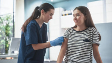 Καρκίνος τραχήλου μήτρας: Η πρώτη μορφή καρκίνου που μπορεί να εξαλειφθεί – Ο καταλυτικός ρόλος του HPV εμβολιασμού
