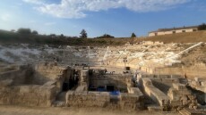 Αποκαθίσταται το σκηνικό οικοδόμημα του αρχαίου θεάτρου της Λάρισας, θωρακίζεται με έργα πυροπροστασίας