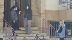 Θρίλερ στου Ζωγράφου: Νεκρές μάνα και κόρη σε «σφραγισμένο» δωμάτιο, έχει προσαχθεί ο γιος της οικογένειας