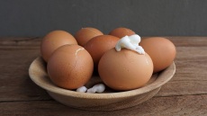 Γιατί σπάνε τα αυγά όταν τα βράζουμε -Τι κάνουμε λάθος