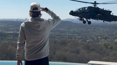 Έρευνα του αμερικανικού στρατού για τα Apache που πετούσαν δίπλα στην πισίνα του Kid Rock ενώ αυτός χαιρετούσε, δείτε βίντεο