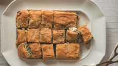 Πίτα με λάχανα περιβολίσια