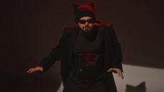 Ακύλας: Η διαφορετική εκδοχή του «Rise Like a Phoenix» που παρουσίασε 