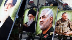 «Στρατιωτικό συμβούλιο» των Φρουρών της Επανάστασης ασκεί de facto εξουσία στο Ιράν, αγνοώντας τον Πεζεσκιάν