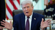 Τραμπ: Το Ιράν μας ζήτησε εκεχειρία - «Ανοίξτε τα Στενά του Ορμούζ αλλιώς θα σας στείλουμε πίσω στη Λίθινη Εποχή»