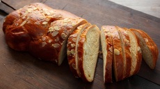 Γιατί δεν φουσκώνει το τσουρέκι - Και πώς να το σώσετε