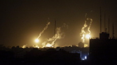 Αμπού Ντάμπι: Ένας νεκρός και τέσσερις τραυματίες από συντρίμμια βλήματος που έπεσαν σε εγκαταστάσεις επεξεργασίας φυσικού αερίου