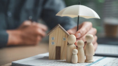 Ασφάλιση κατοικίας: Τι καλύπτει σε περιπτώσεις πλημμύρας, φωτιάς και σεισμού
