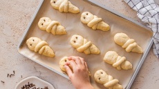 Σας φαίνονται δύσκολα τα λαζαράκια; Έτσι θα τα κάνετε βήμα-βήμα