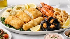 Μπακαλιάρος και θαλασσινά για την Κυριακή των Βαΐων