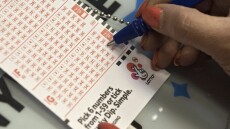 Μέσα από τα χέρια του έχασε Βρετανός 10 εκατ. στερλίνες από τζακπότ γιατί δεν εμφανίστηκε ποτέ να τα εισπράξει
