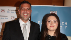 Δημήτρης Παπανικολάου: Η κόρη του μιλάει για τον αυτισμό και τη συμμετοχή της στην ταινία του Μπραντ Πιτ που γυρίστηκε στην Ελλάδα