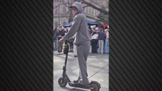 Κιλιάν Εμπαπέ: Βόλτες στη Νέα Υόρκη με ηλεκτρικό πατίνι για τον Γάλλο σταρ, δείτε βίντεο 