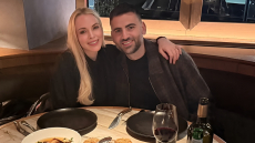 Η Λίντσεϊ Λόχαν και ο σύζυγός της γιόρτασαν τέσσερα χρόνια γάμου με ένα ρομαντικό δείπνο